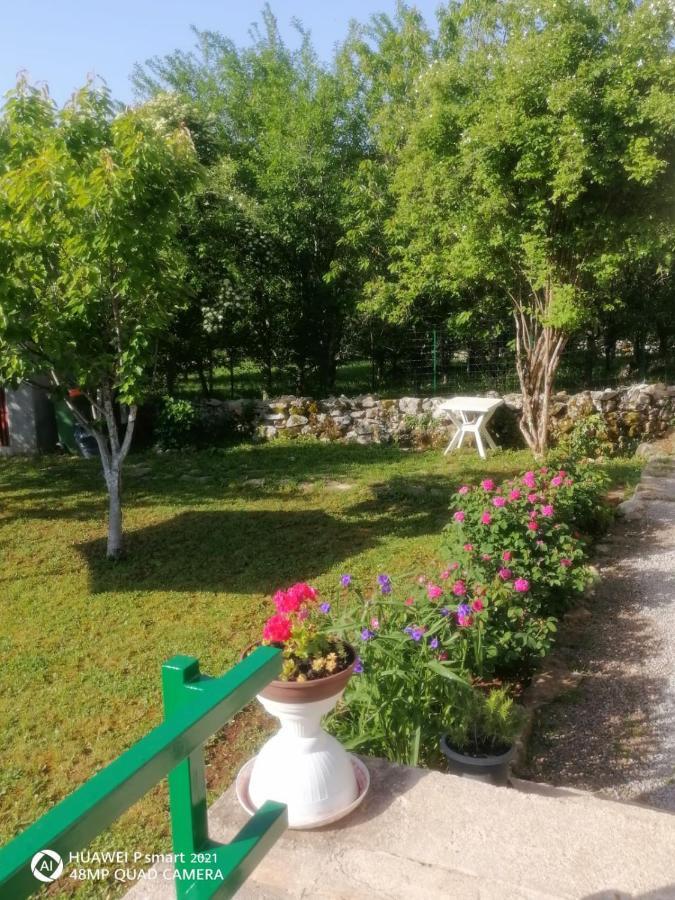 Kalista Villa Jurdani Exteriör bild